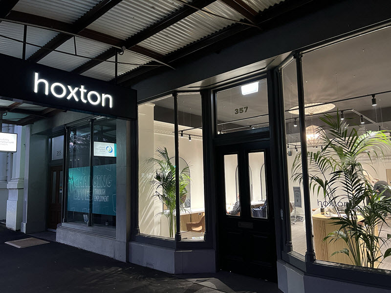 hoxton-hair-salon-clarendon-street-south-melbourne-exterior-night-view-800x600 Hoxton Hair South Melbourne Clarendon Street view at dusk